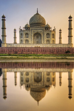 r2–d2:  Farewell India - the Taj Mahal