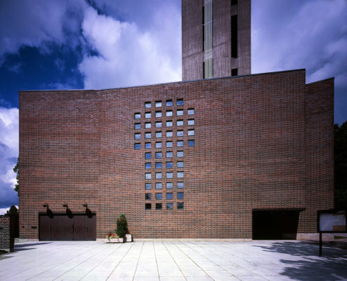 germanpostwarmodern: Church of the Cross (1970-78) in Lahti, Finland, by Alvar Aalto