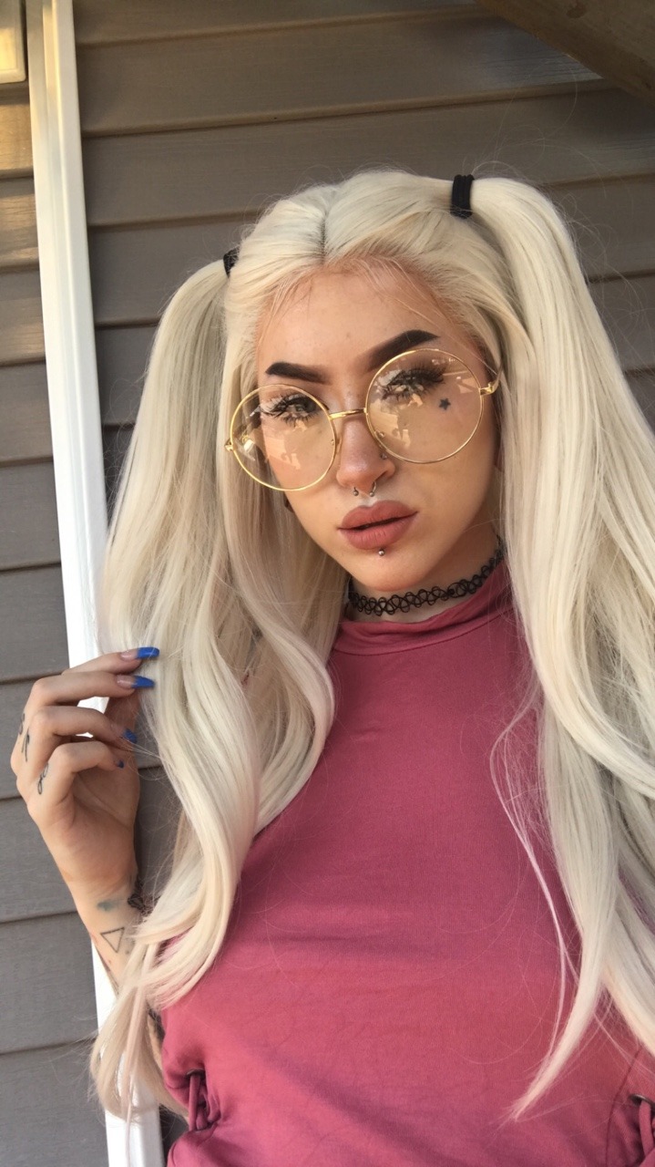 lilchampagne-xx:  Hi it’s me again