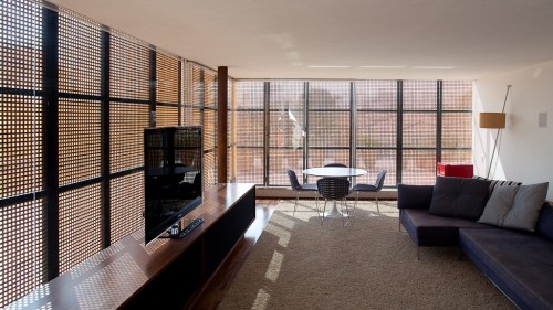 {I love Marcio Kogan’s use of screens and the seamlessness of inside and out. In this photo se