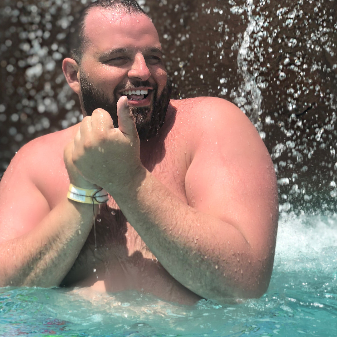 whatsupdanny:Sometimes the best look is just to be relaxed. You deserve it to yourself
