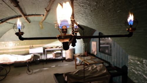 rox712:  Some of Arwel’s pictures of the morgue, Hooper and Lestrade, with a tiny bit of Benedict