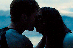 onscreenkisses:  The Hunger Games: Catching Fire, dir. Francis Lawrence (2013)  &ldquo;Nobody needs me.&rdquo; &ldquo;I do. I need you.&rdquo;  