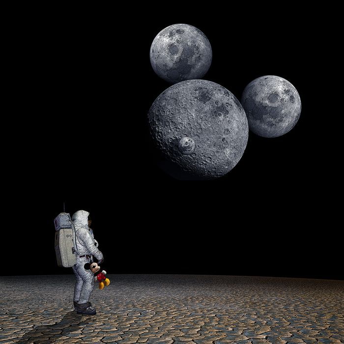crossconnectmag:  Tom Colbie &amp; His Astronaut ArtIf there is such thing as