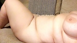 thicc-gurl:  Sorry I haven’t posted much! Here’s some new stuff. I finally shaved after like a month 🤦🏻‍♀️ tell me what you think?