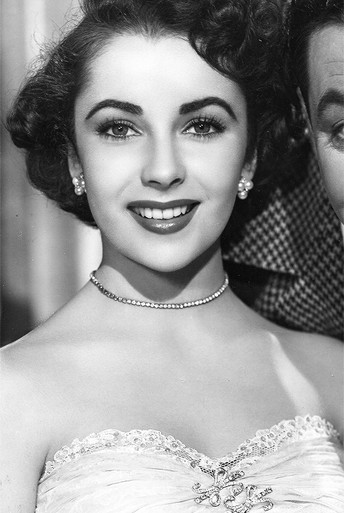 bettesdavis:Elizabeth Taylor aged 16 on the set of Conspirator, 1949