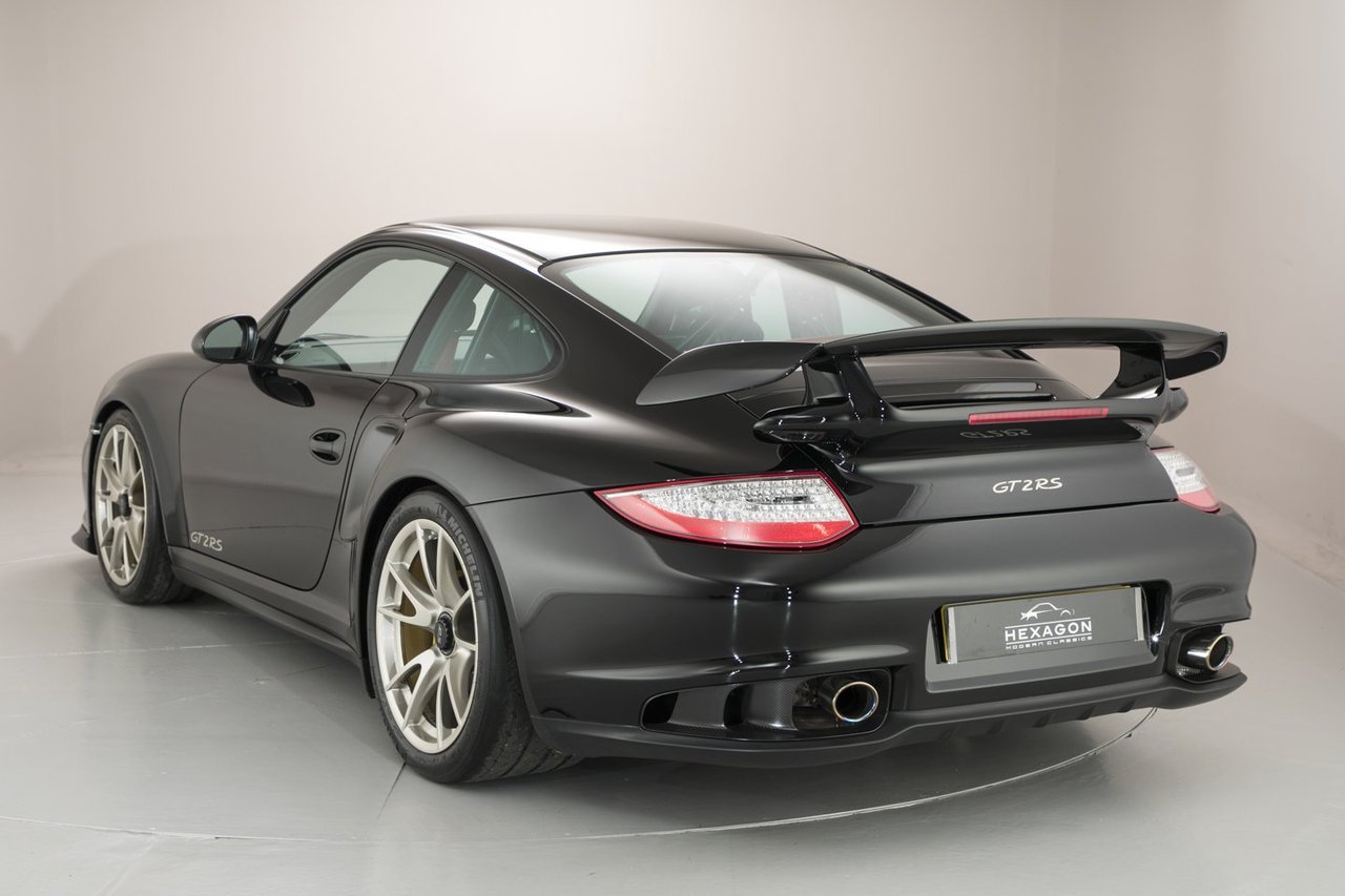nerddecarro:  Porsche 911 GT2 RS (997) 2010