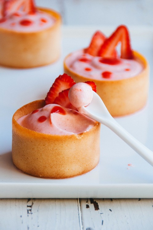 confectionerybliss:Strawberry Mousse in Honey Tuiles | Hint of Vanilla