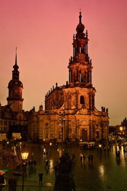 cvllam:Katholische Hofkirche (English: The Catholic Church of the Royal Court of Saxony ),Dresden, Germany, at sunset  