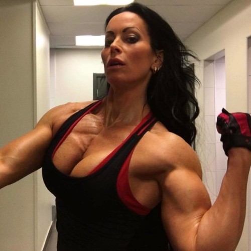 Follow @shredded.muscle for the best fitness physiques on Instagram!  #girlswithmuscle #girlswholift