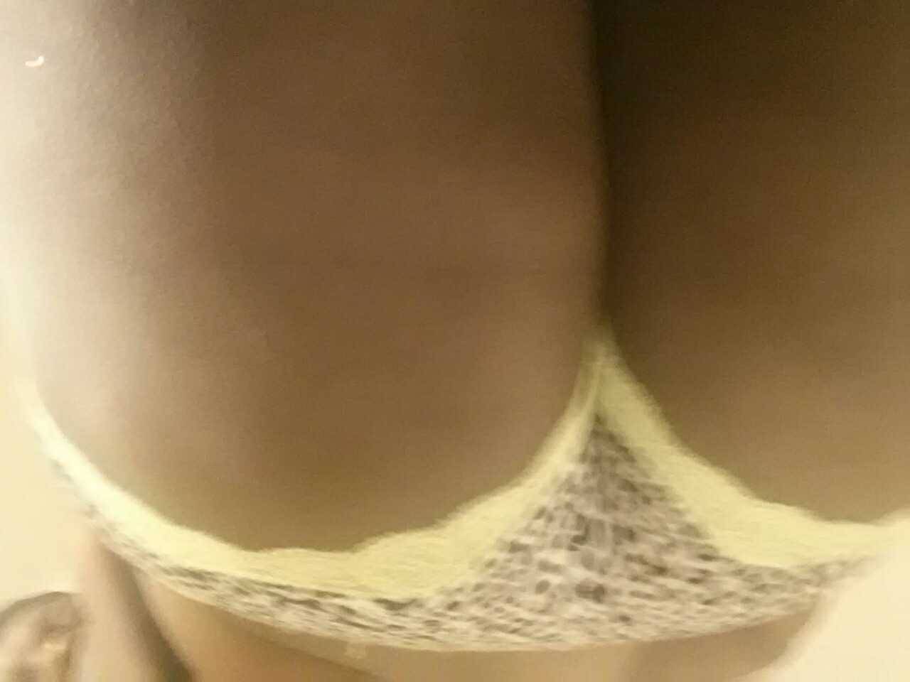 blackporndaily:  qui34:  Gud morning my freaks…fresh out the shower…black and