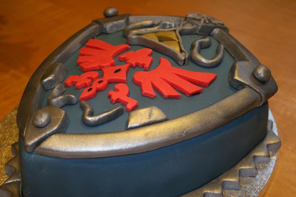 insanelygaming:  Hylian Shield Cake