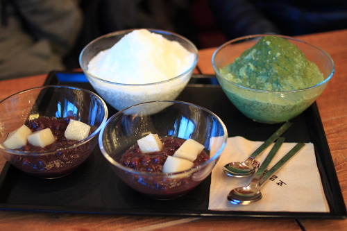 Milk Bingsu 밀크빙수 & Green Tea Bingsu 녹차빙수 & Strawberry Cake 딸기 케이크호밀밭, Sinchon