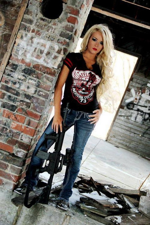 girlandguns:  Girl With Gun  follow me at : http://girlandguns.tumblr.com/