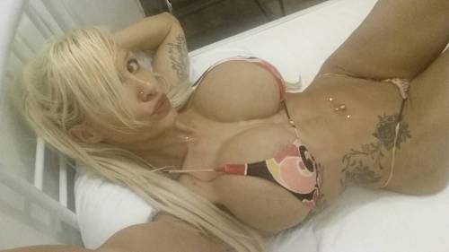 Porn photo bimbosybarbies:  Para celebrar los 3.000