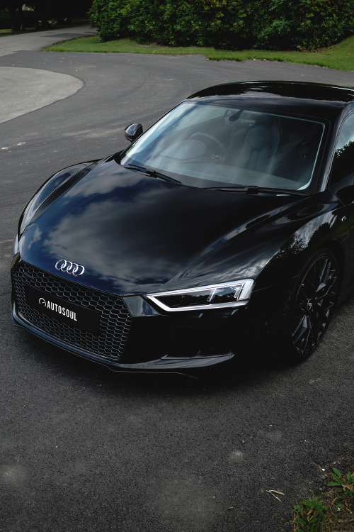 autosoul:Audi R8 V10 Plus Facebook | Instagram