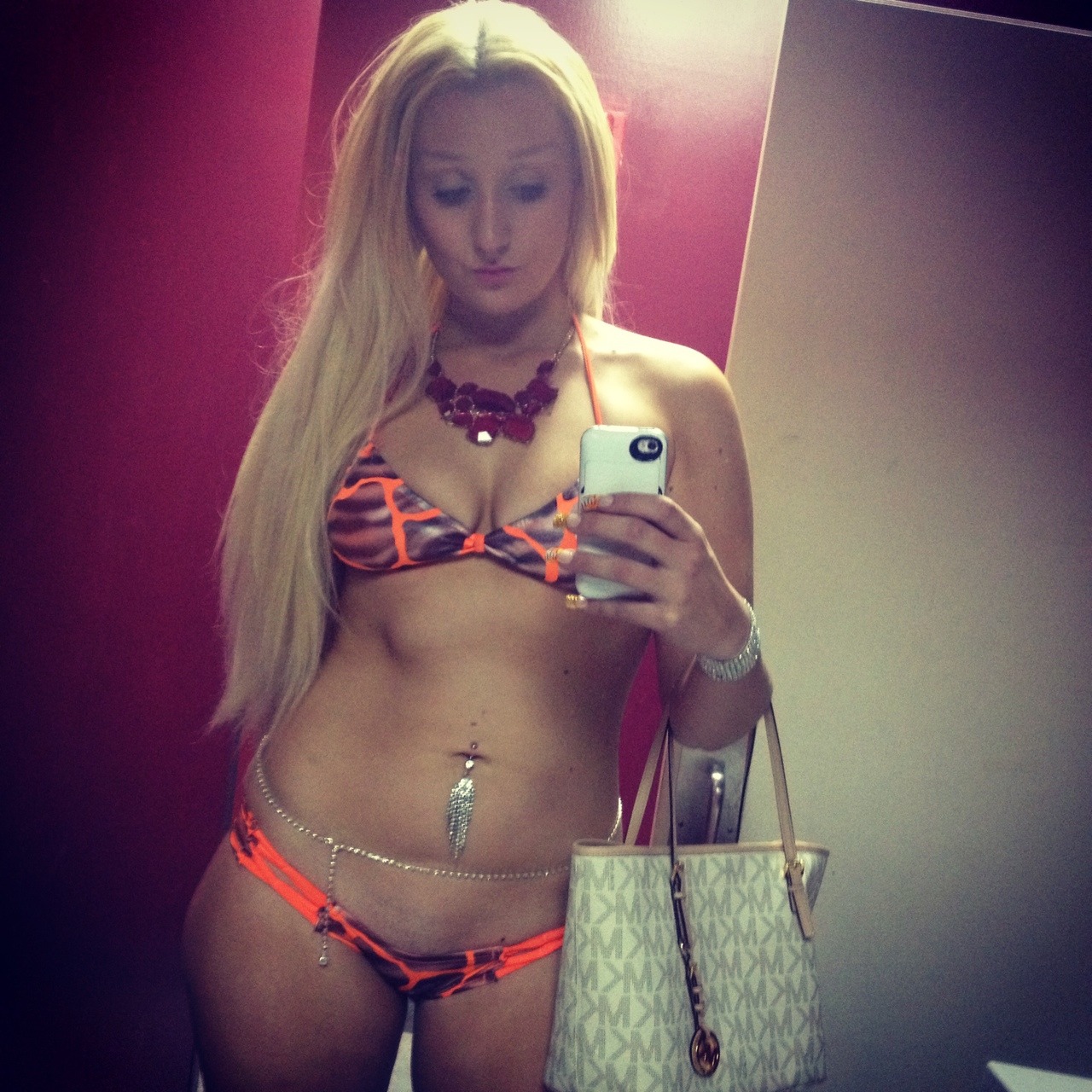 moneymotivatedblonde:  Look at all my stripper pics. LOOK AT THEM