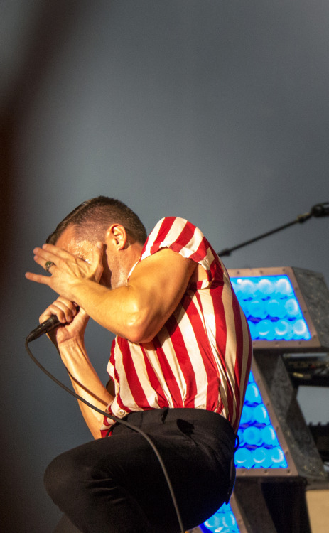 tendencytoslip:  sunsets-and-neonlights:  Singapore 2013 [x]  I love this new shirt A LOT. Red looks so good on him. 