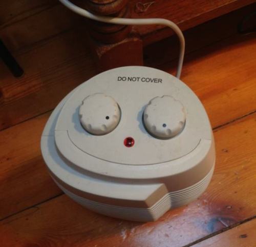 aniggainrio: Pareidolia, the psychological phenomenon that makes us see faces anywhereThe pareidolia