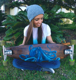 shroom-goddess:  coffeepotsmokin:  mermaidtittiezzz:  So I painted my longboard. :)  Wow you are beautiful 