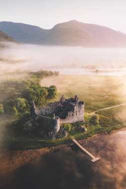 nature-places-universe:Kilchurn Castle, Scotland