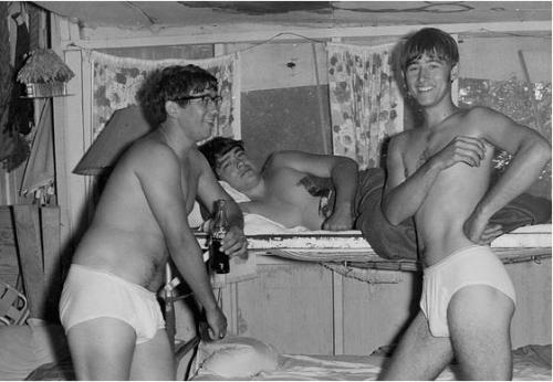 kitesohigh:Hanging out old school