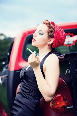 swoop-cypry:alternative-pinup:Alternative Pin Up http://alternative-pinup.blogspot.com/Beautiful shot! 