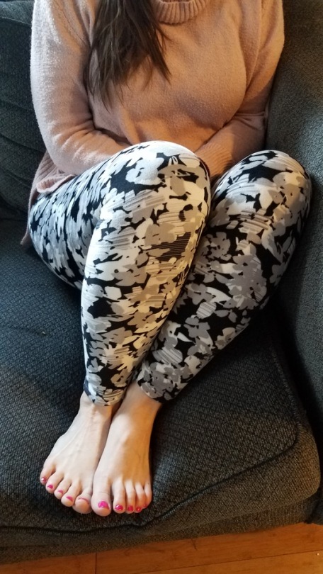 myprettywifesfeet:  Just a quick look at my pretty wife before I head to work.please comment 