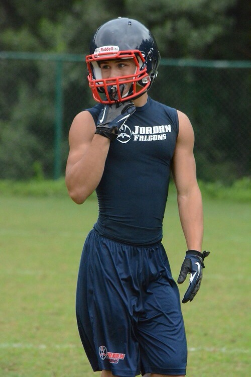 gay-teen-posts:  football players… unf 