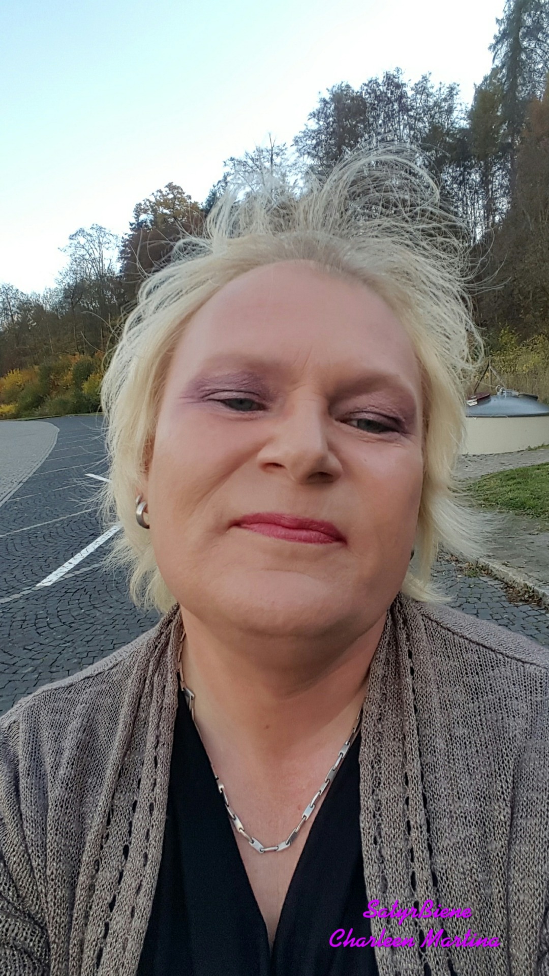 charleen-martina:  Ich liebe es auf Parkplätzen, in Parkhäusern, auf der Straße