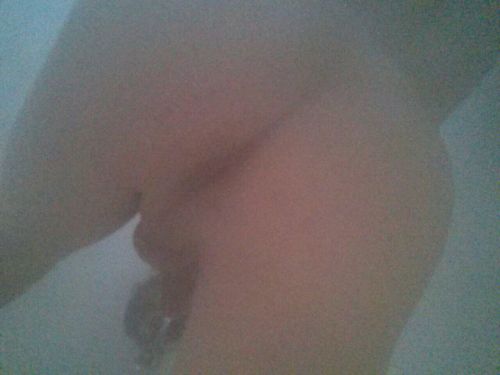 carsbigasbars:  Shower time!