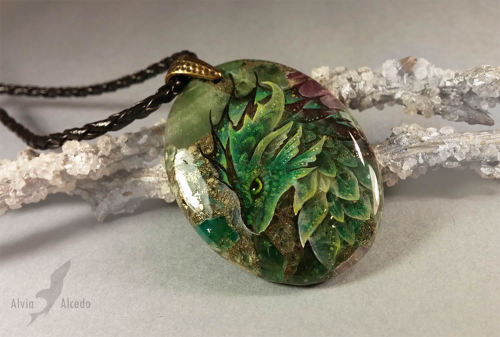 carriepika:asylum-art:Legendary Dragons Hand Painted on Gemstones by Alvia AlcedoIf you were born in