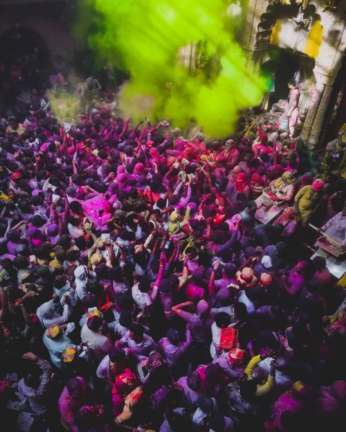 hinducosmos:Festival of colours 2k21 Holi Holi celebrated in Banke Bhari Temple, Vrindaban (via Inst