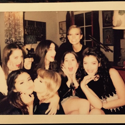 tswiftdaily:selenagomez: Not a better way to end my night. Surrounded by SO much love. ❤️ (x)Haim an