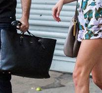 thechristianna321: hiswildeyesontheroad:  hiswildeyesontheroad:  remember when we found out that taylor carries empty handbags just for aesthetic purposes and her security carries her real necessities that was the best day of my life     The death grip