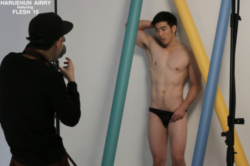 mantop10691:  泰國名攝影師Haruehun Airry男寵系列..最近也出寫真書的肌肉帥哥…..WUD THANNIPAT