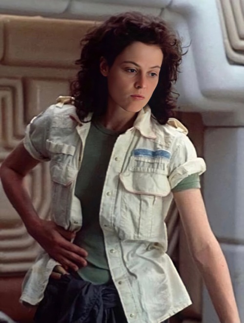 scifiandfantasyuniverse:  Sigourney Weaver