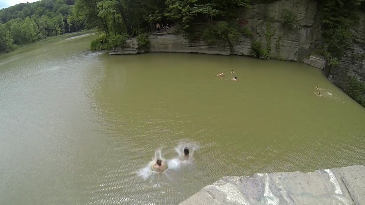 thatcuterelationshipiwant:  Cliff jumping
