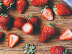 vintagefoods:  Strawberries by Ashlae | oh, ladycakes on Flickr.