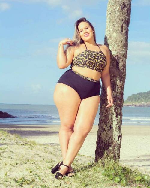 planetofthickbeautifulwomen2:  Brazilian Swimsuit Plus Model Fracielly Lima