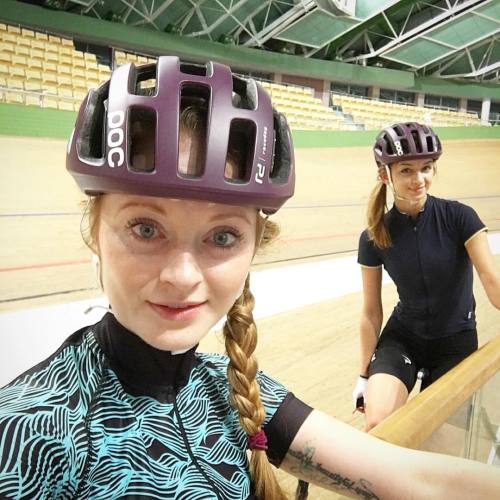 Who has got the most beautiful sister in the world? #sistersonthebikes #ohana #pocgirls #velodrome #