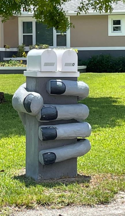magicalandsomeweirdhometours: Big gray monster fingers around the mailboxes. via that’s i