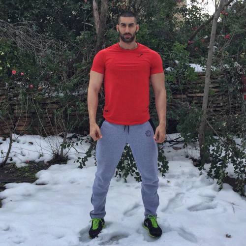 stratisxx:  Wish I had pics of this 6'7 Arab stud’s cock…. I can tell he’s got a big one…imagine this hot specimen of man holding your legs up by your ears,  with one of his big hands, while he ploughs his fat dick deep inside you.