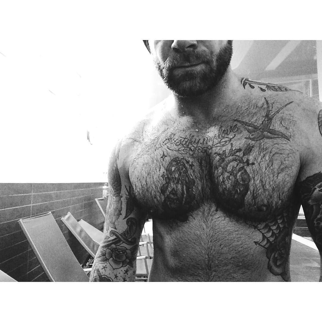 misterjames78:  Moi  Oh my fuck just give me one night with him
