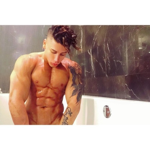 Sex tripltap:  Gymspiration with Christian Coello pictures