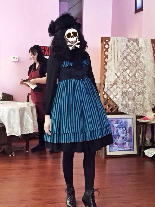 I recently went to a tea service with some friends and decided to try out a new coord. It definitely