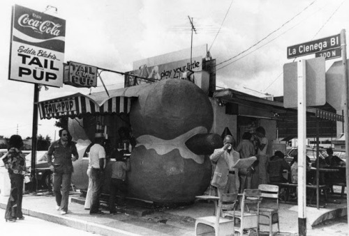 paulftompkins:  archiemcphee:  If only we had a time machine, then the next Geyser of Awesome Field Trip would be travel back in time to Los Angeles to visit these amazing roadside attraction restaurants shaped like giant food, animals, and housewares.