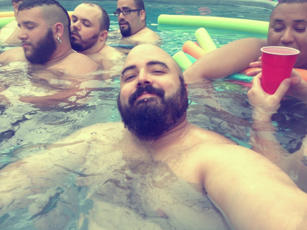 osodelicioso:  kabutocub:  Pool Party (Part 2)  Lol! Jesús you would. :-P and it