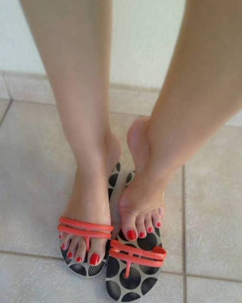 mandysfeet: Beautiful red toes fernha