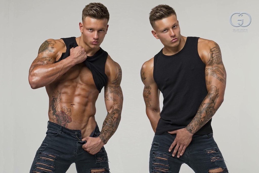 fuckyoustevepena:  He’s NAKED!! Check out fitness model Alex Bowen Nude. Alex Bowen